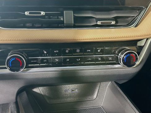 Used 2025 Chevrolet Equinox ACTIV w/ Safety and Technology Package image 17