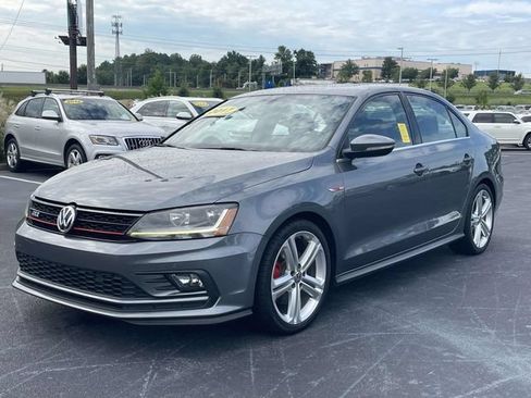 Used 2017 Volkswagen Jetta GLI FWD image 4