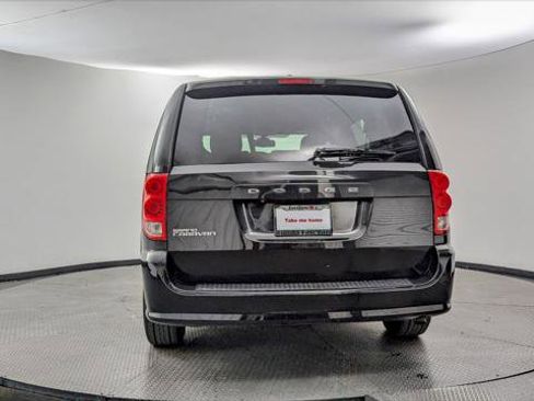 Used 2018 Dodge Grand Caravan SE image 7