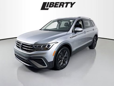 Used 2022 Volkswagen Tiguan SE image 3