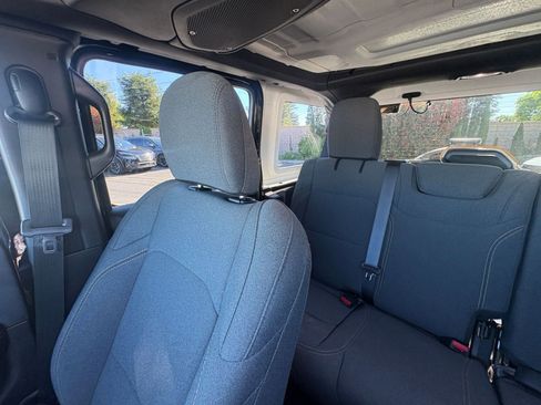 Used 2025 Jeep Wrangler Unlimited Sahara AWD/4WD image 39