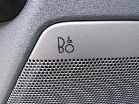 Used 2024 Ford F250 XLT w/ XLT Premium Package image 11