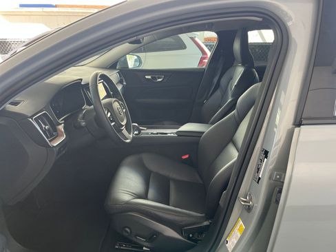 Used 2025 Volvo V60 B5 Cross Country Plus image 27