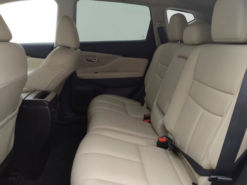 Used 2020 Nissan Murano SV w/ Premium Package image 18