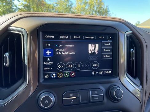 Used 2022 Chevrolet Silverado 2500 High Country w/ Technology Package image 16