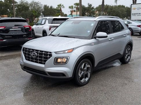 Used 2023 Hyundai Venue SEL w/ Cargo Package image 4