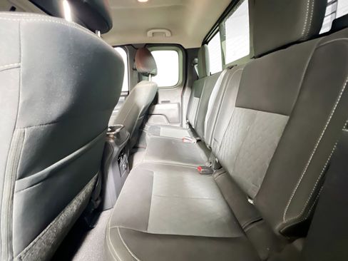 Used 2018 Nissan Titan SV w/ SV Convenience Package image 29