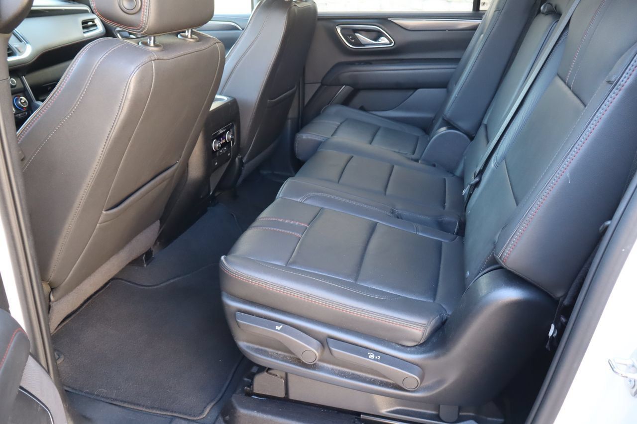 Used 2024 Chevrolet Suburban RST RWD image 5