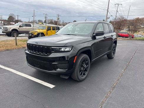 New 2025 Jeep Grand Cherokee Altitude image 3
