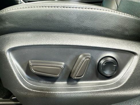 Used 2018 Toyota Camry XSE image 19