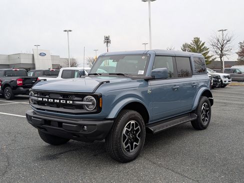 New 2025 Ford Bronco Outer Banks image 4