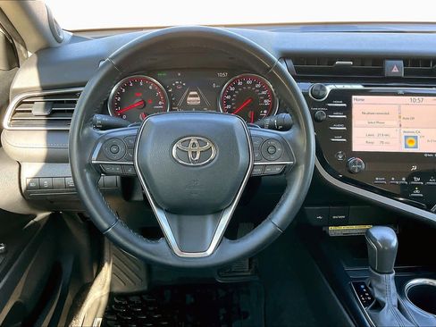 Used 2020 Toyota Camry XSE image 5