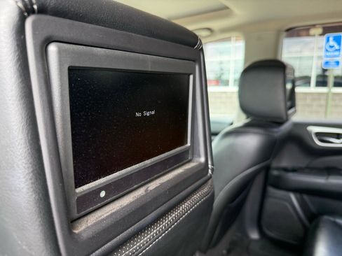 Used 2015 Nissan Pathfinder Platinum w/ Family Entertainment Package AWD/4WD image 11