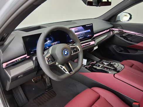 New 2026 BMW i5 eDrive40 w/ M Sport Package image 2