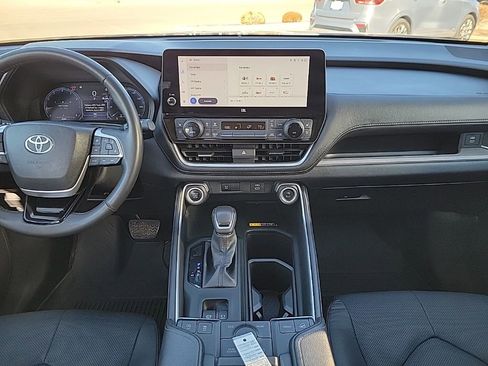 Used 2024 Toyota Grand Highlander Limited image 15