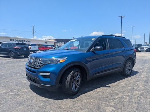 Certified 2022 Ford Explorer XLT w/ Equipment Group 202A RWD image 4