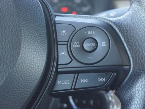 Used 2025 Toyota Corolla LE image 9