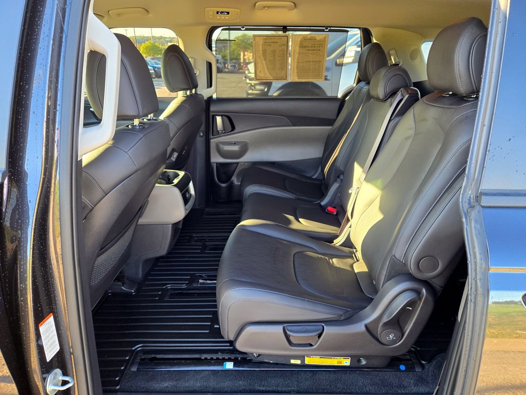 Used 2026 Kia Carnival EX FWD image 26