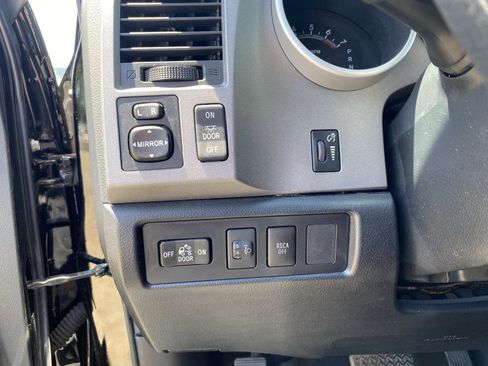 Used 2011 Toyota Tundra 4x4 CrewMax w/ SR5 Pkg image 13