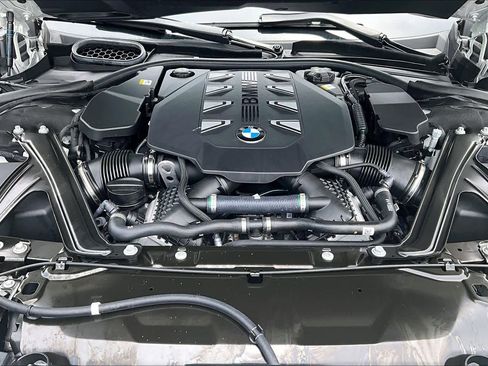 Used 2025 BMW 760i xDrive w/ Executive Package AWD/4WD image 33