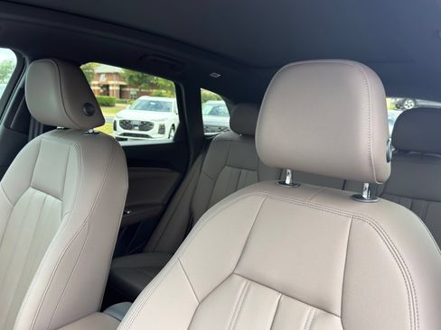 Certified 2025 Audi Q5 Premium AWD/4WD image 11