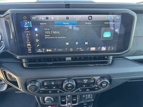 Used 2024 Jeep Gladiator Rubicon image 19