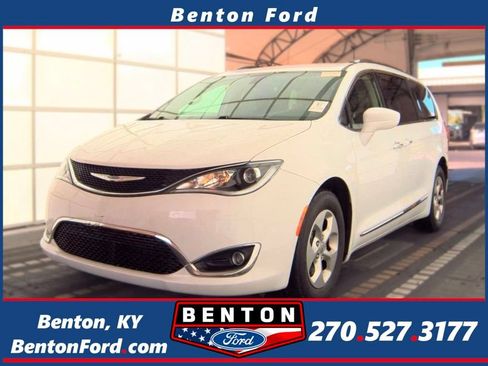 Used 2017 Chrysler Pacifica Touring-L Plus FWD image 1