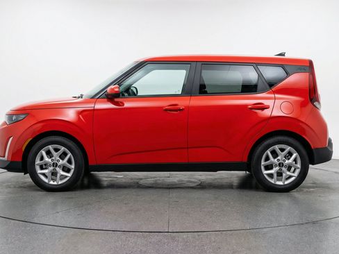 Used 2025 Kia Soul LX w/ LX Technology Package FWD image 5