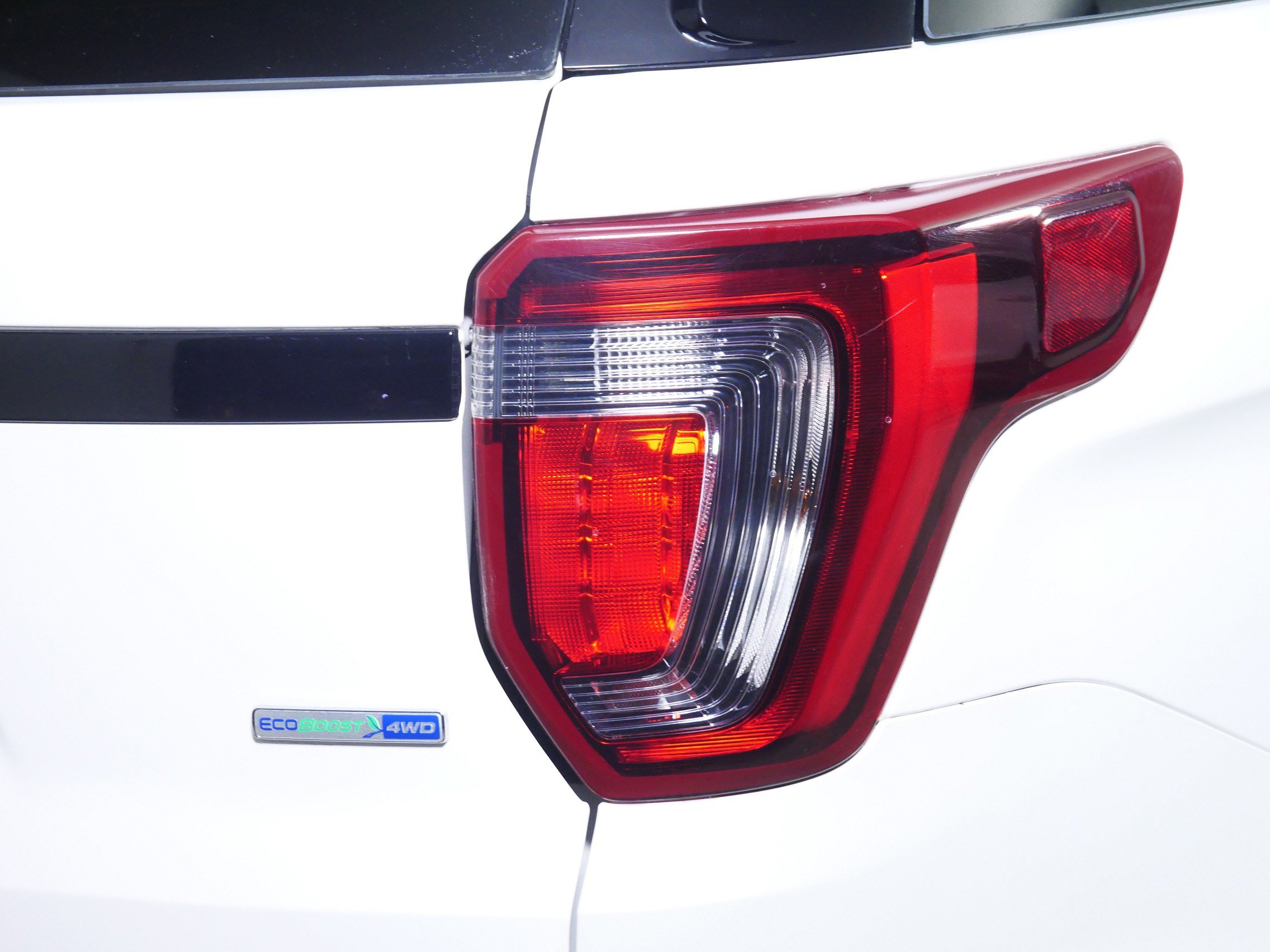 Used 2019 Ford Explorer Sport w/ Equipment Group 401A AWD/4WD image 17