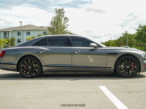 Used 2022 Bentley Flying Spur Plug-In Hybrid image 9