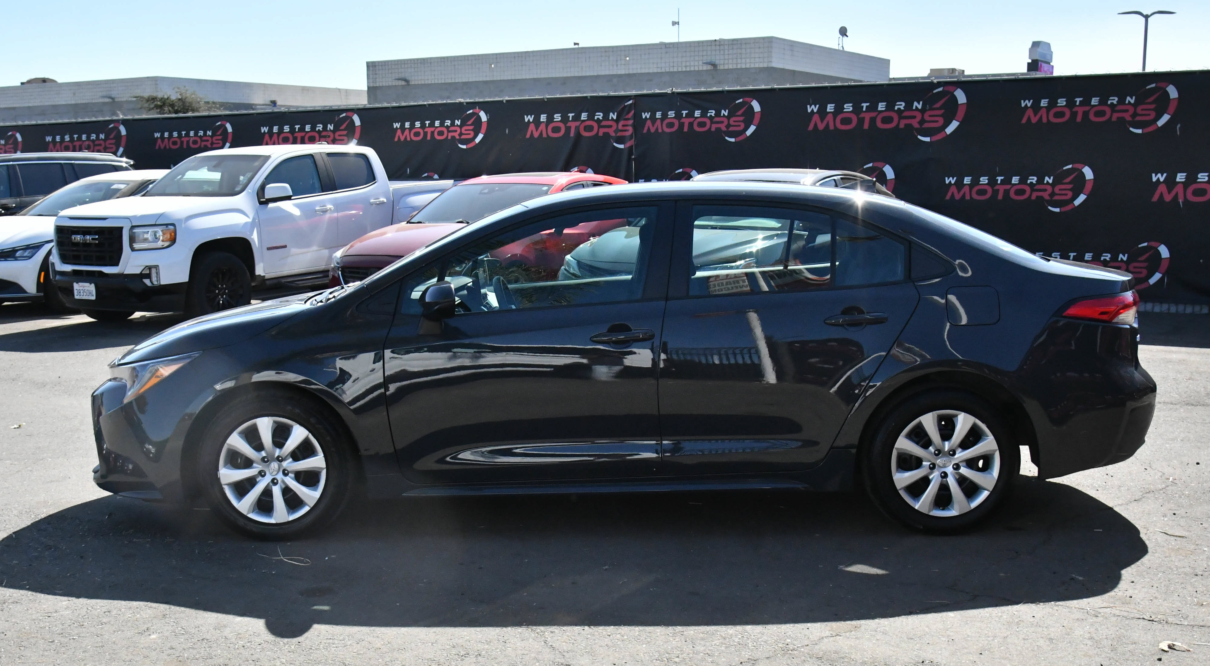 Used 2025 Toyota Corolla LE FWD image 4