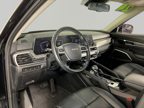 Used 2024 Kia Telluride EX w/ EX Captain's Chair Package AWD/4WD image 17