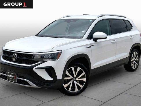 Used 2024 Volkswagen Taos SE FWD image 1