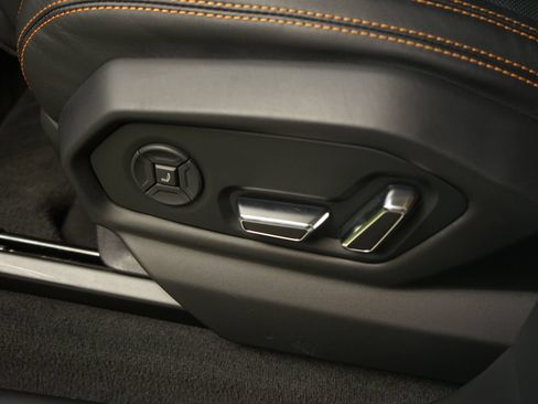 Used 2024 Lamborghini Urus Performante AWD/4WD image 45