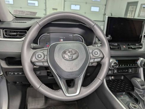 Used 2025 Toyota RAV4 XLE image 37