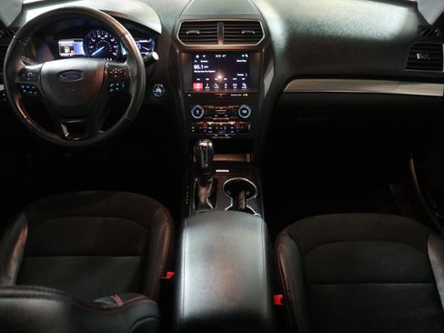 Used 2019 Ford Explorer XLT w/ Equipment Group 202A image 15