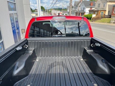 Used 2021 Toyota Tacoma SR5 AWD/4WD image 14