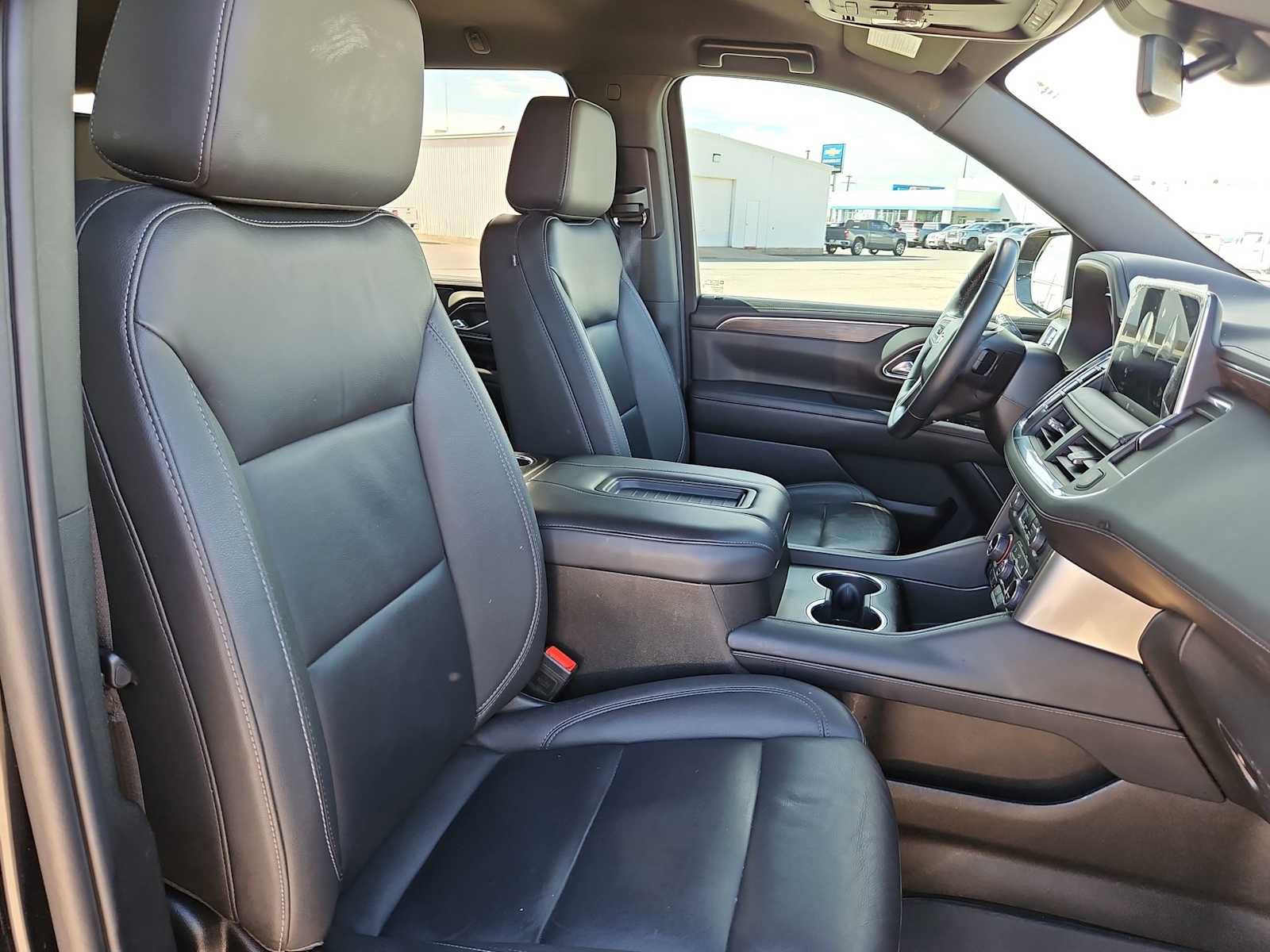 Used 2024 Chevrolet Tahoe LT w/ Luxury Package RWD image 18