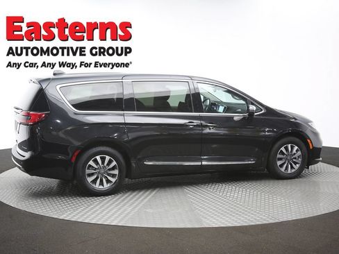 Used 2023 Chrysler Pacifica Limited FWD image 47