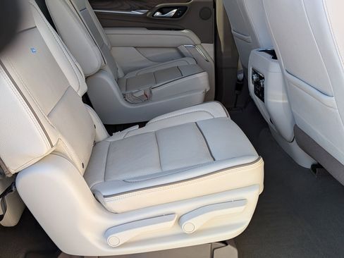 Used 2021 GMC Yukon XL Denali image 36