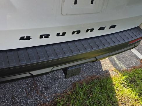 Used 2025 Toyota 4Runner SR5 AWD/4WD image 15