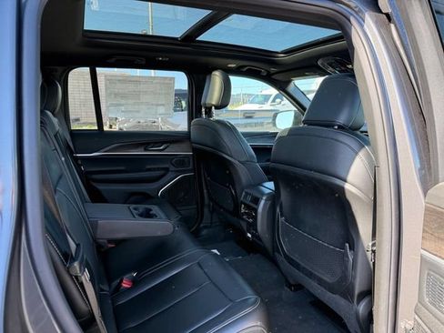 New 2026 Jeep Grand Cherokee Limited w/ Limited Altitude Package AWD/4WD image 12