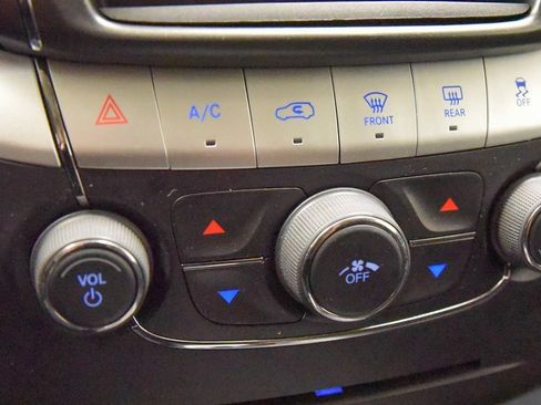 Used 2019 Dodge Journey SE image 14