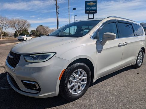Used 2021 Chrysler Pacifica Touring-L image 1