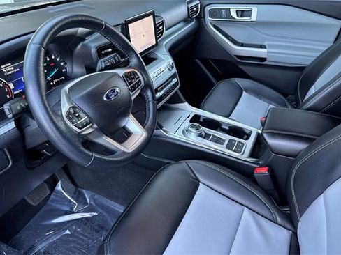 Used 2022 Ford Explorer XLT w/ Equipment Group 202A image 10