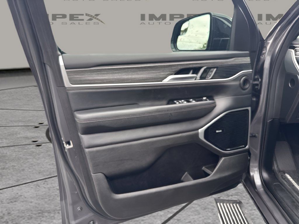 Used 2024 Jeep Wagoneer Series III w/ Premium Group I AWD/4WD image 24