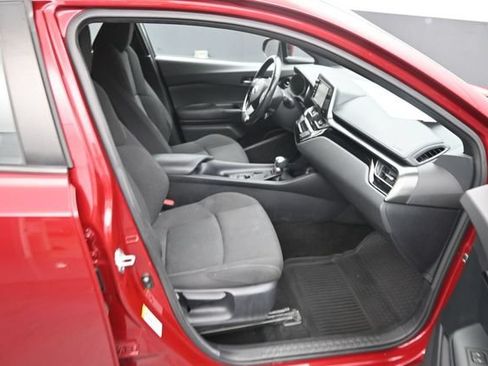Used 2018 Toyota C-HR XLE FWD image 10
