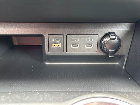 Used 2023 Toyota Highlander XLE AWD/4WD image 32
