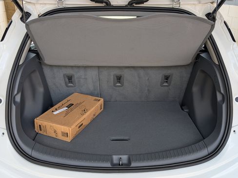 Used 2018 Chevrolet Bolt LT FWD image 18