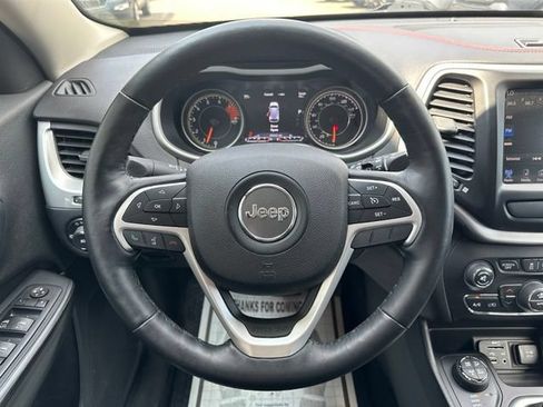 Used 2016 Jeep Cherokee Trailhawk w/ Comfort & Convenience Group AWD/4WD image 17